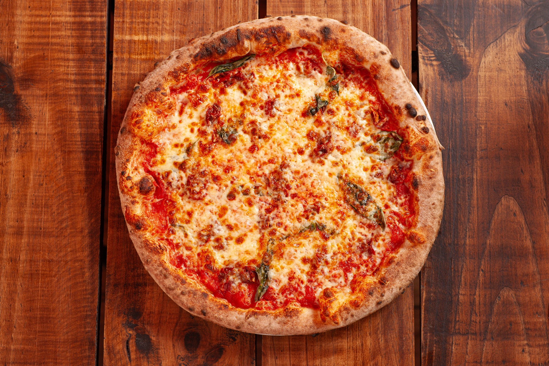 Pizza margherita estilo napoletana Rossi